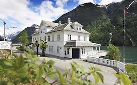 Fjaerland Fjordstue Hotel